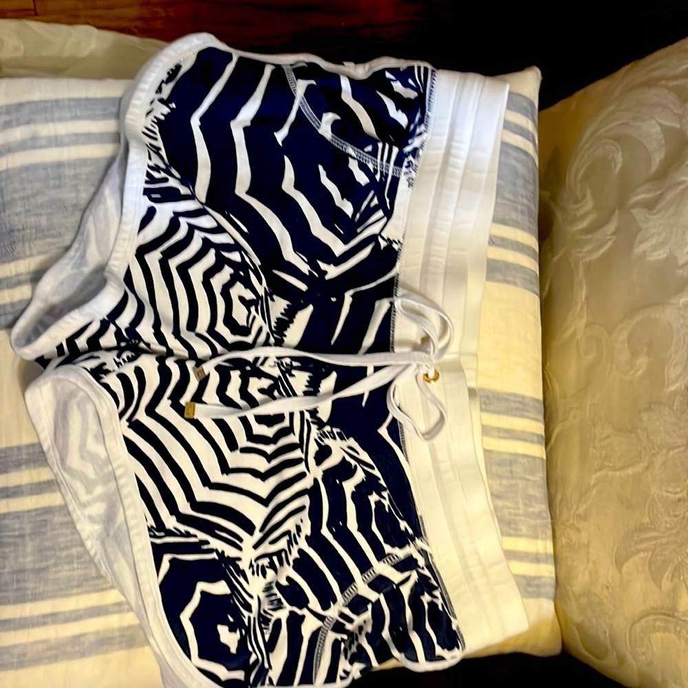 Lilly Pulitzer draw string shorts